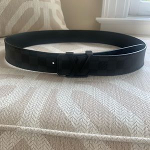 AUTHENTIC Mens Louis Vuitton belt size 32